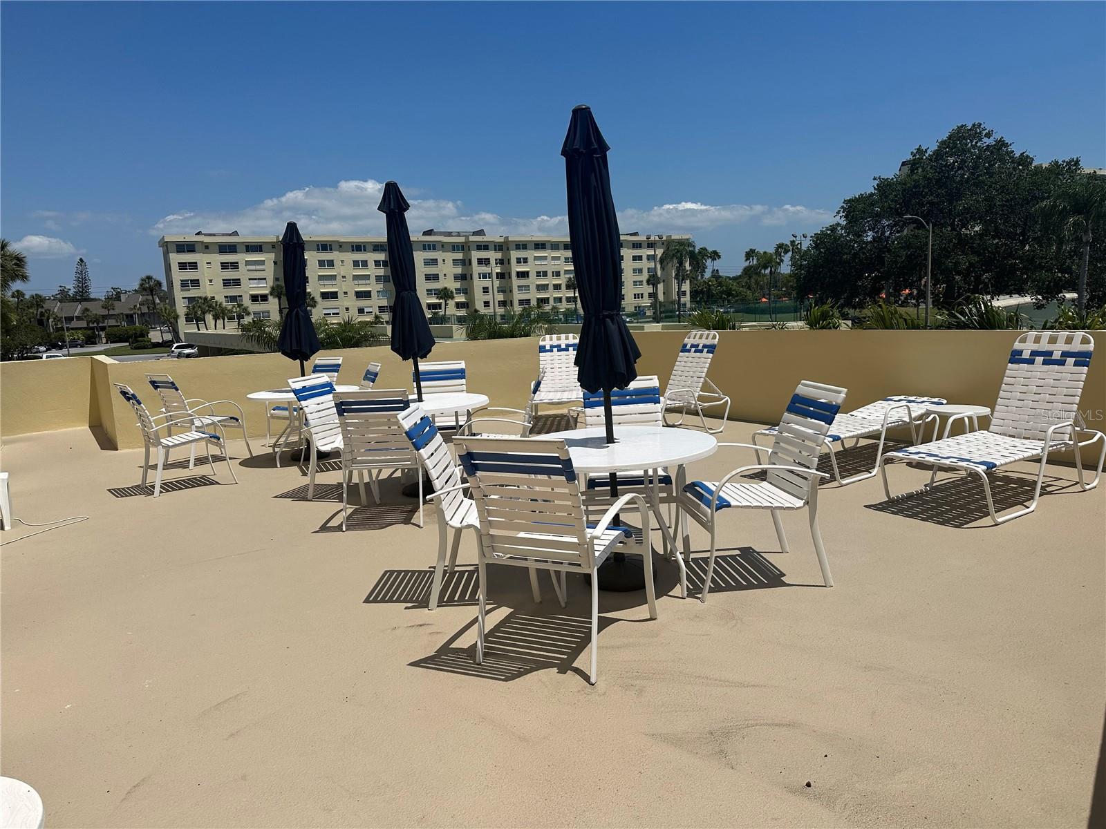 COLUMBIA TOWERS - Residential