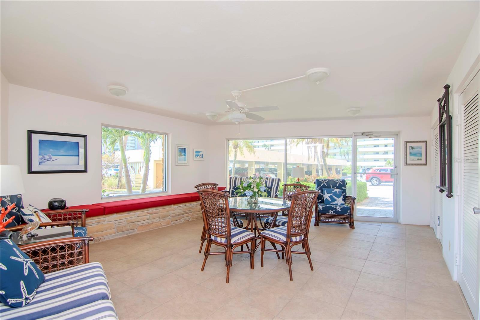 COLUMBIA TOWERS - Residential