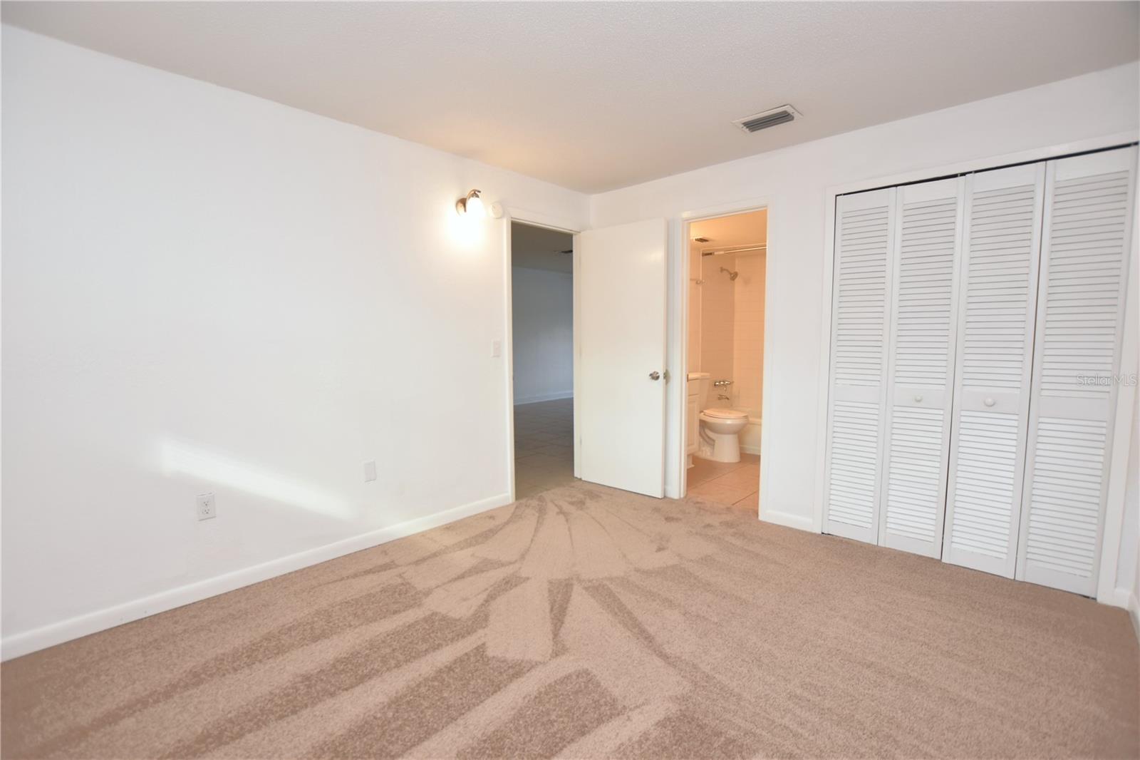 SANDY COVE/LAKELAND - Residential Lease