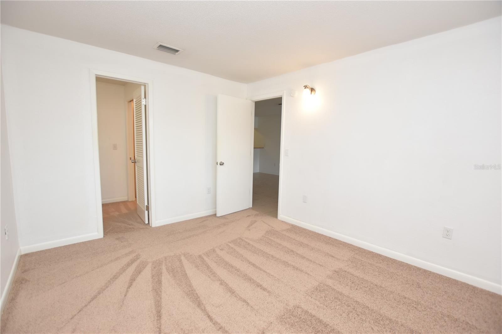 SANDY COVE/LAKELAND - Residential Lease