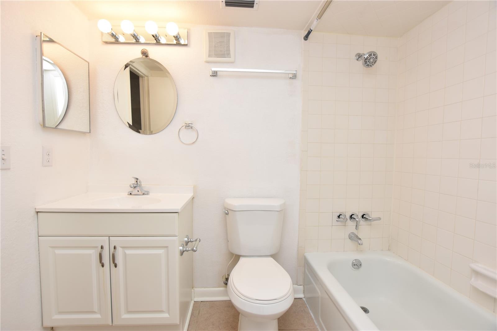 SANDY COVE/LAKELAND - Residential Lease