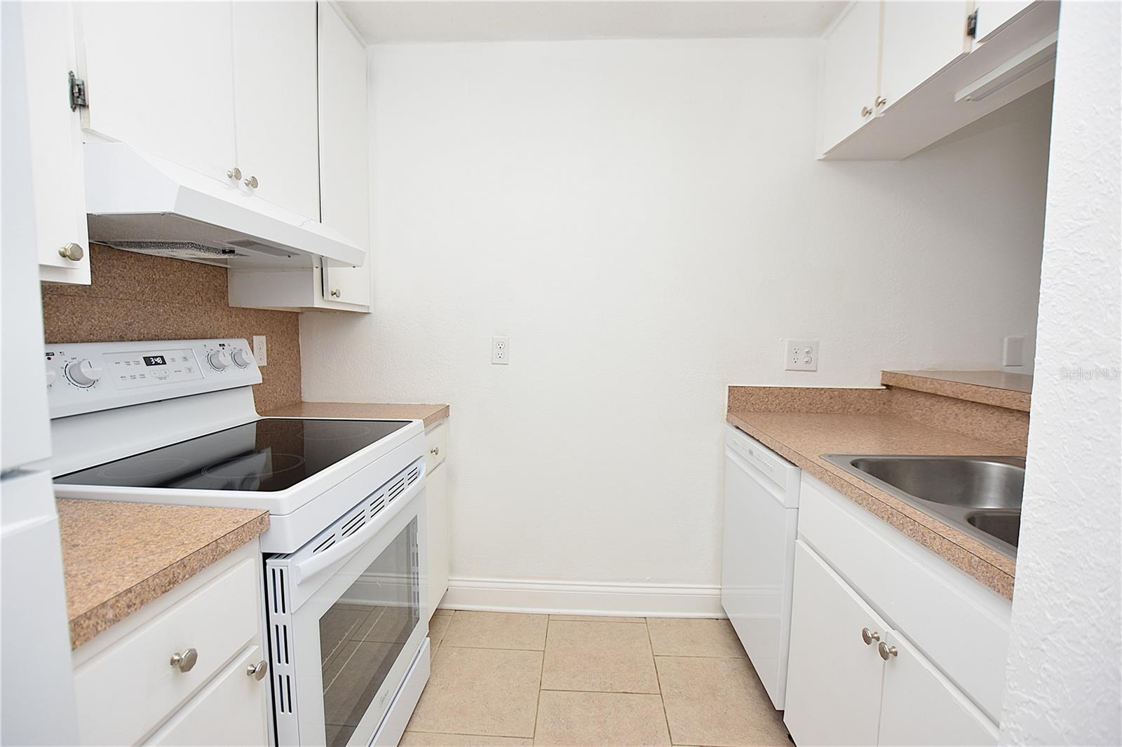 SANDY COVE/LAKELAND - Residential Lease