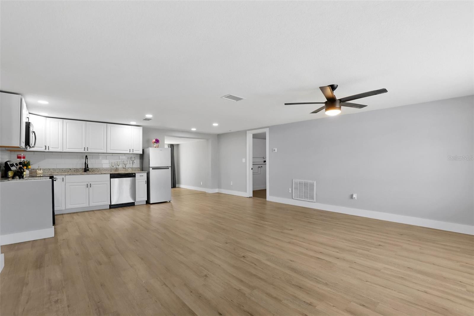 COUNTRY CLUB ESTATES - Residential