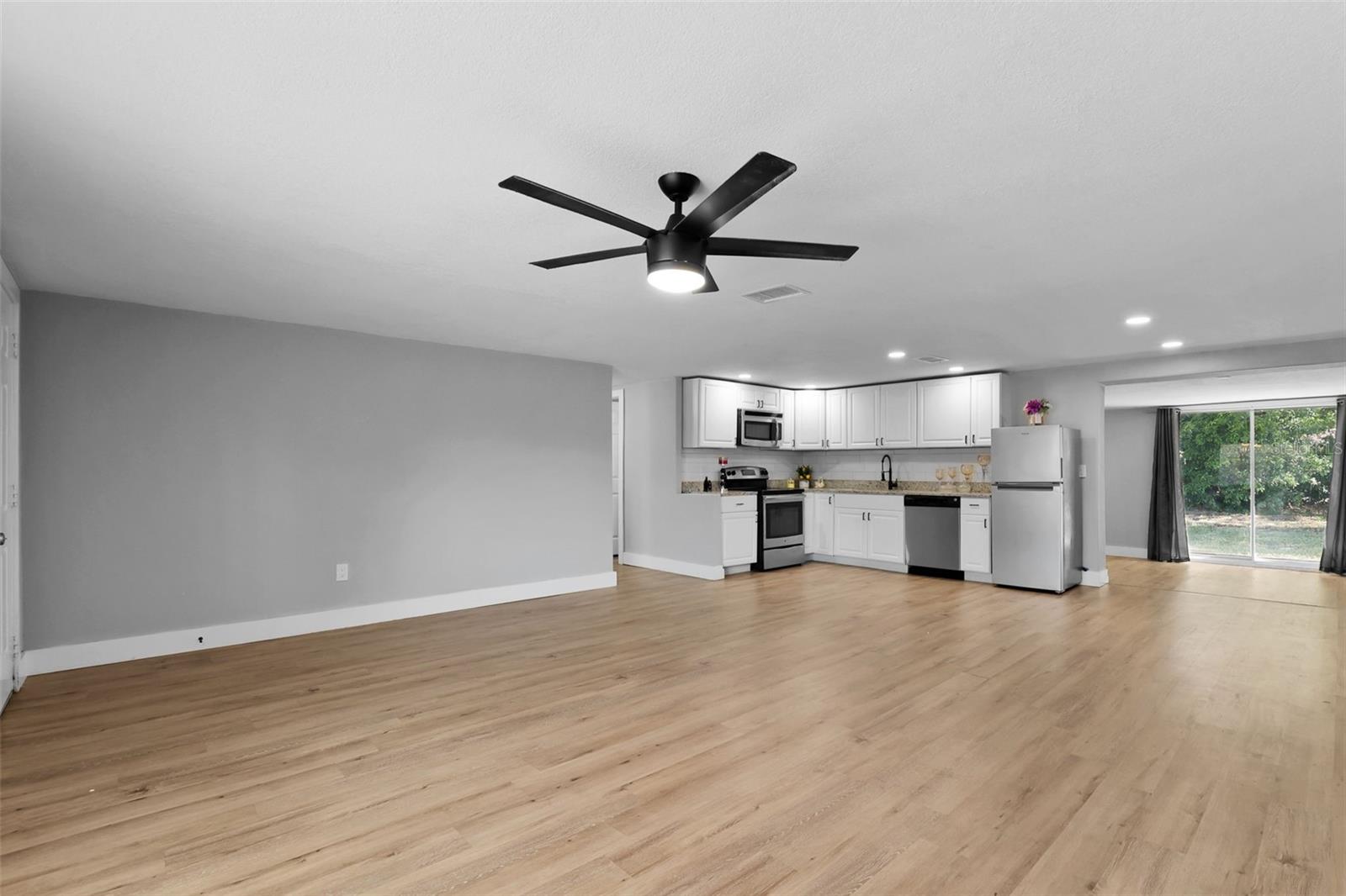 COUNTRY CLUB ESTATES - Residential