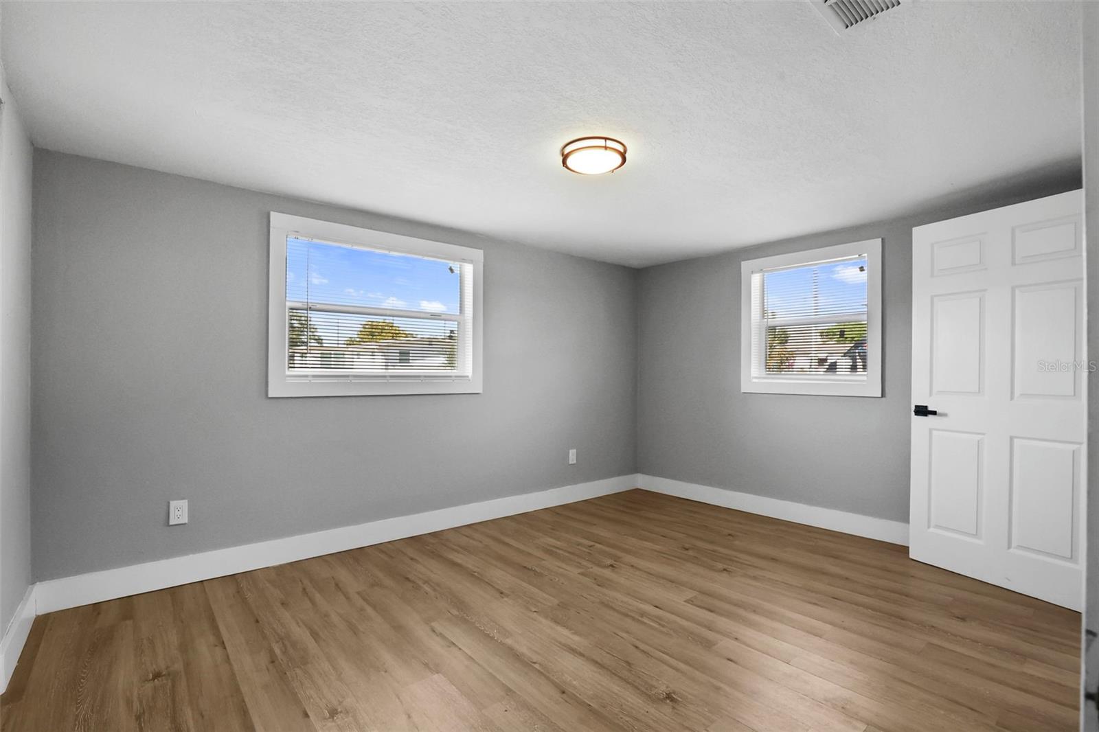 COUNTRY CLUB ESTATES - Residential