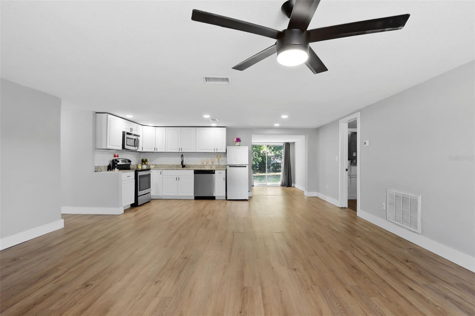 COUNTRY CLUB ESTATES - Residential