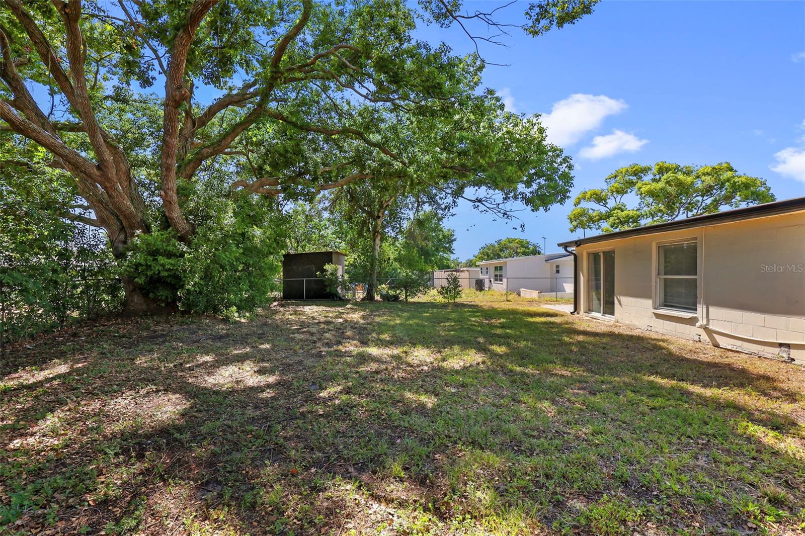 COUNTRY CLUB ESTATES - Residential