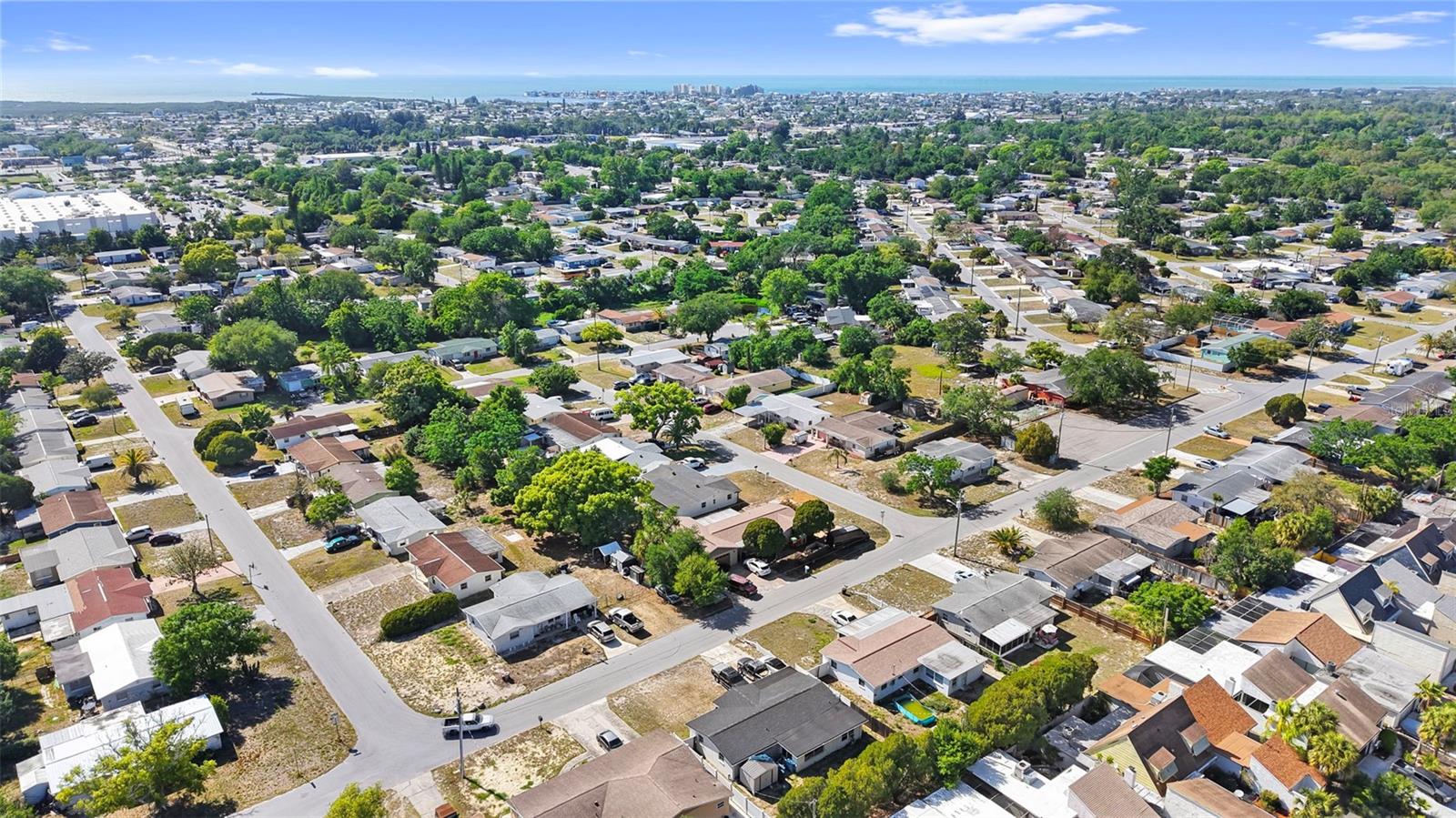 COUNTRY CLUB ESTATES - Residential