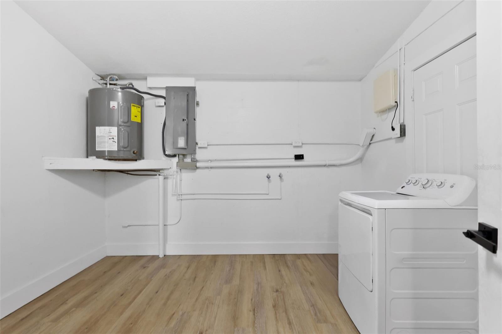 COUNTRY CLUB ESTATES - Residential