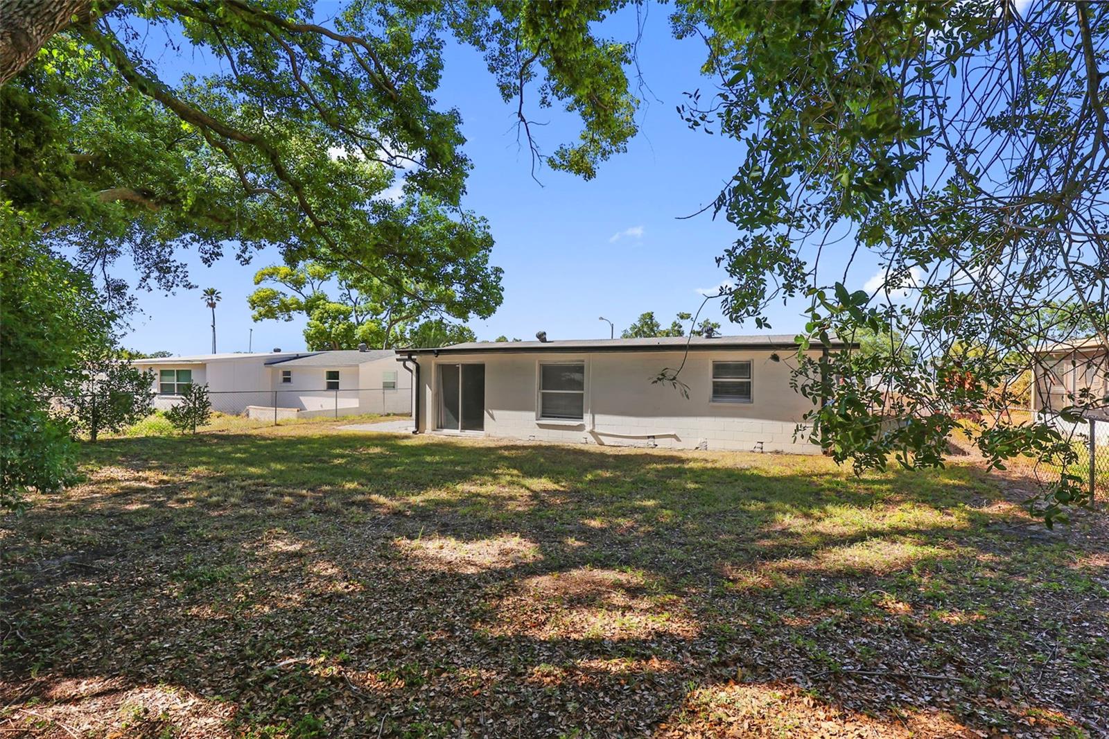 COUNTRY CLUB ESTATES - Residential