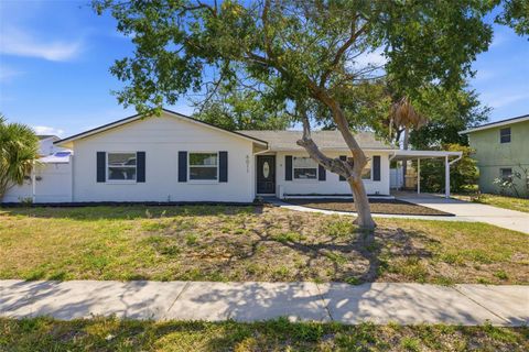 Photo of 6011 Wilshire Drive, Tampa, FL 33615 (MLS # TB8502129)