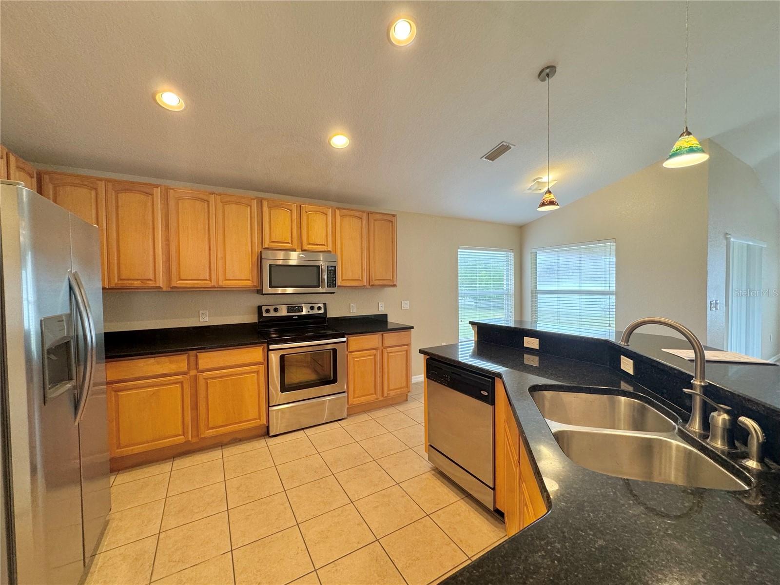 MANDOLIN - Residential Lease