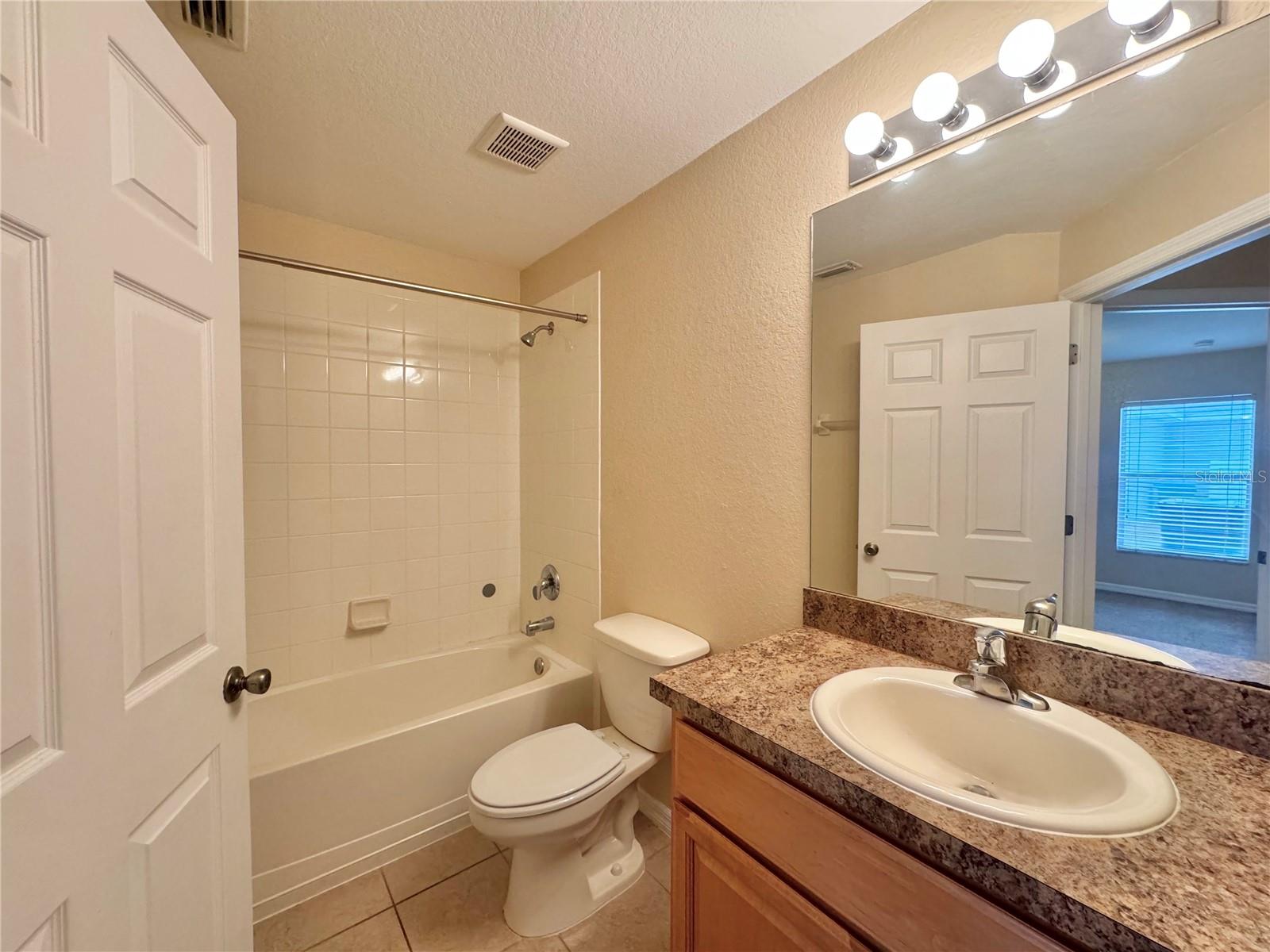 MANDOLIN - Residential Lease