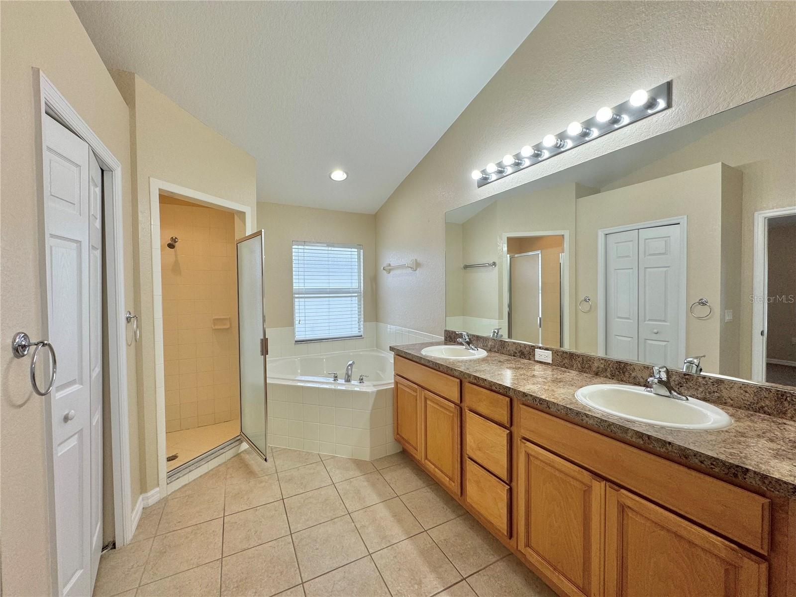 MANDOLIN - Residential Lease