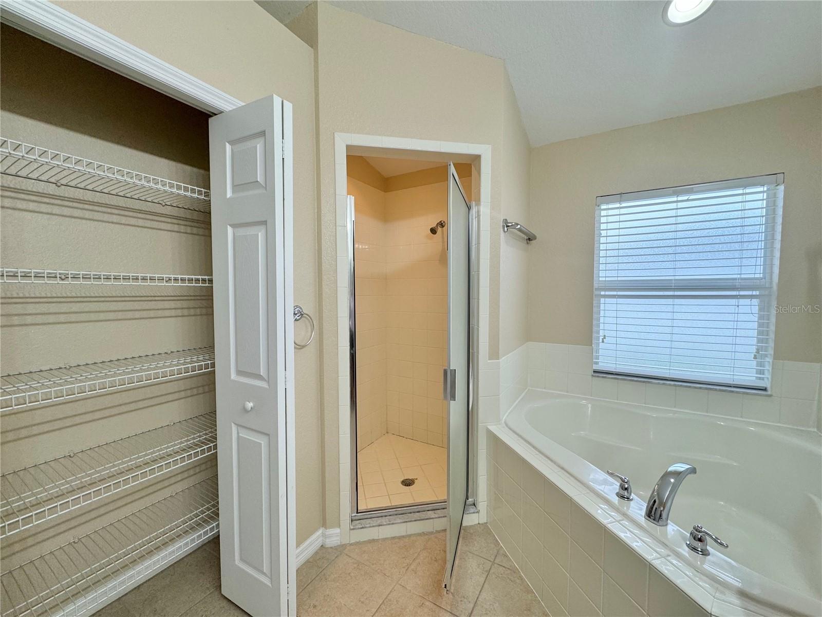 MANDOLIN - Residential Lease