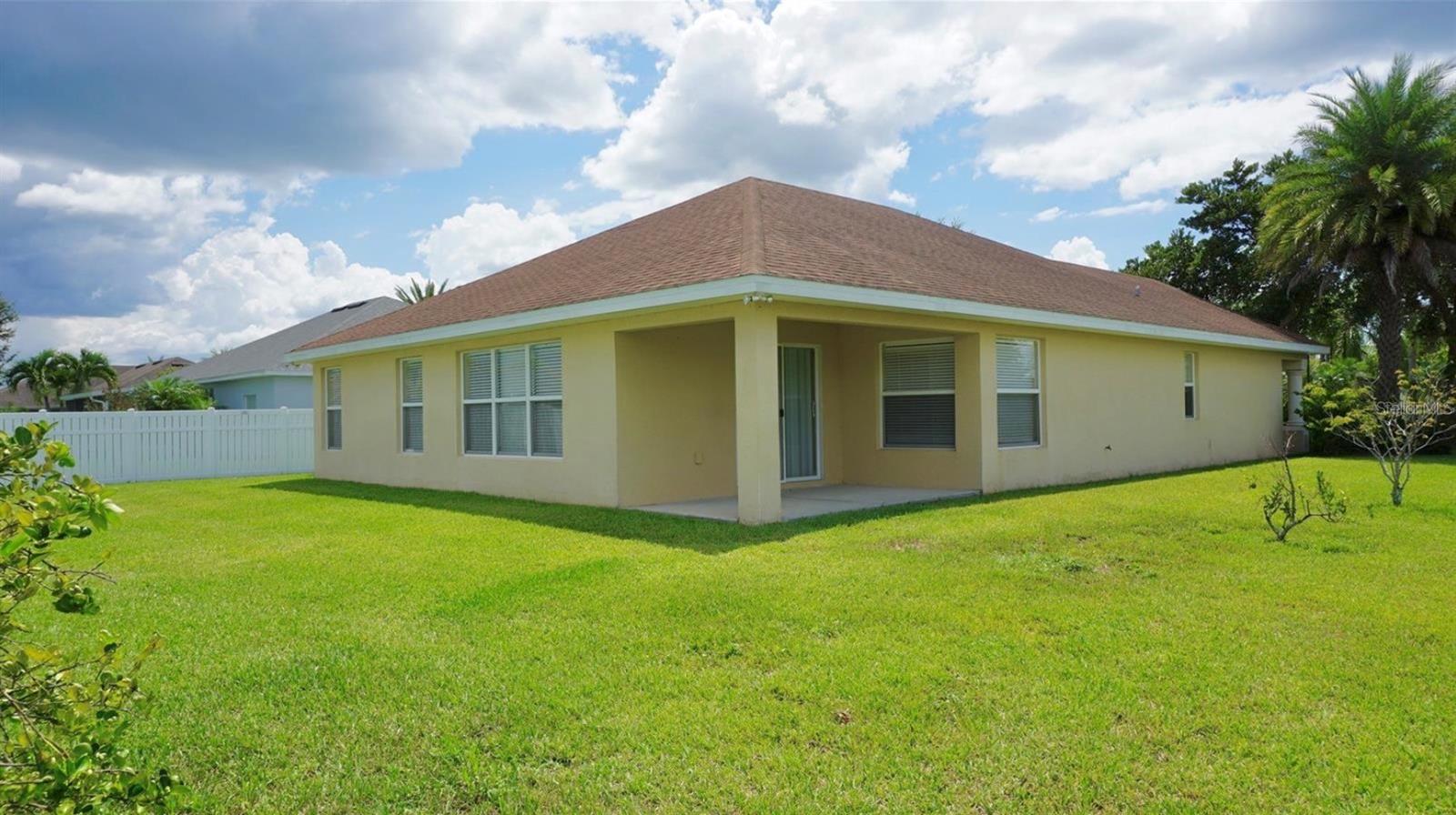 MANDOLIN - Residential Lease