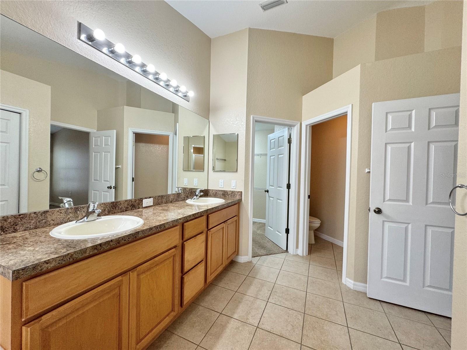 MANDOLIN - Residential Lease