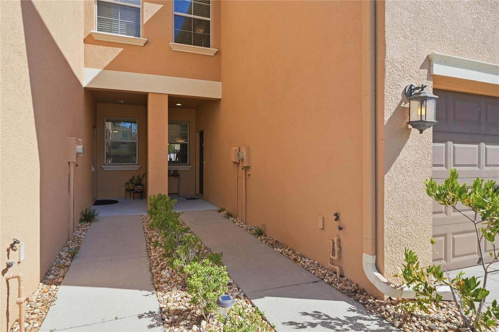 9477 TRUMPET VINE LOOP
