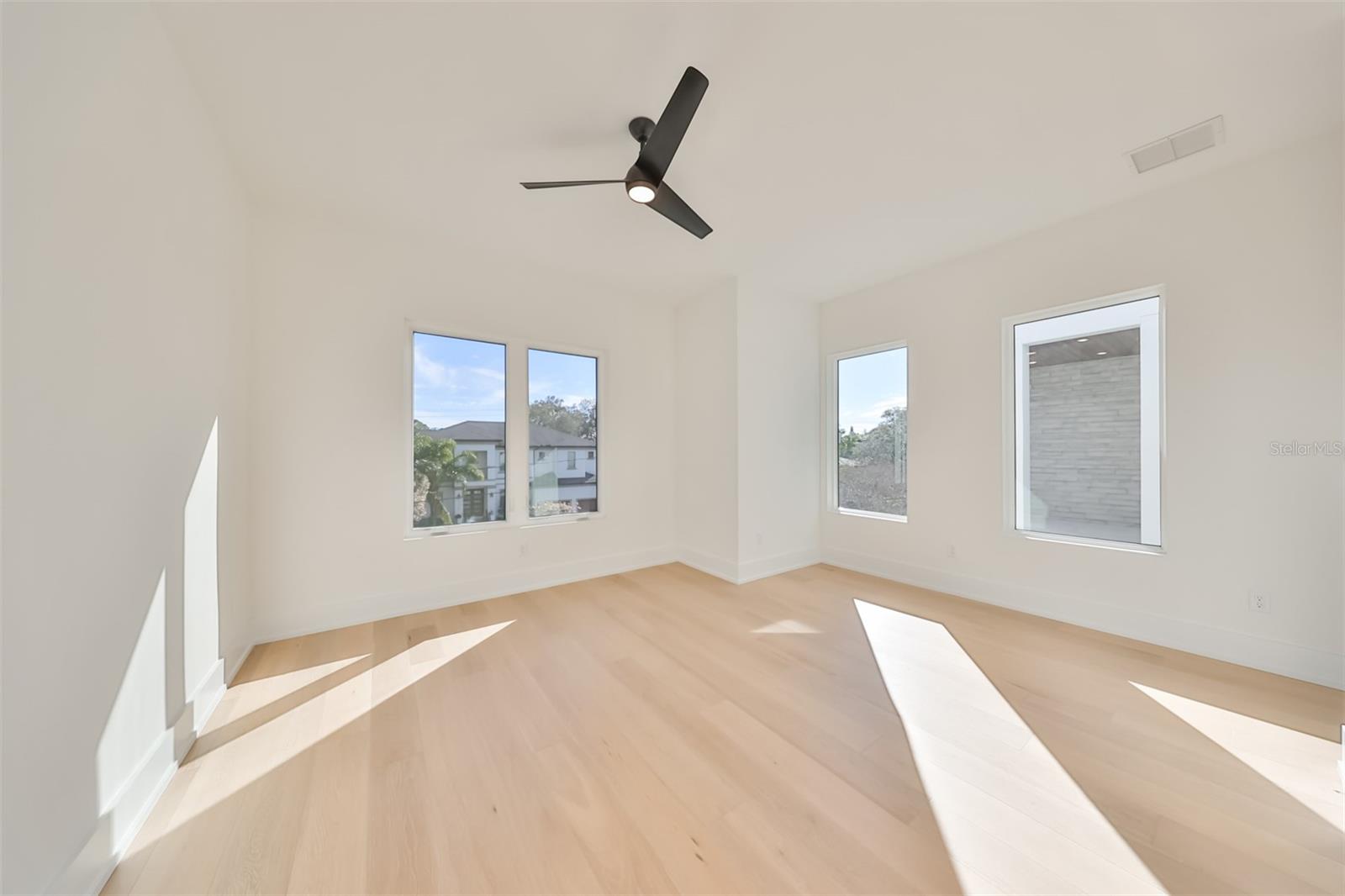 SUNSET PARK - Residential