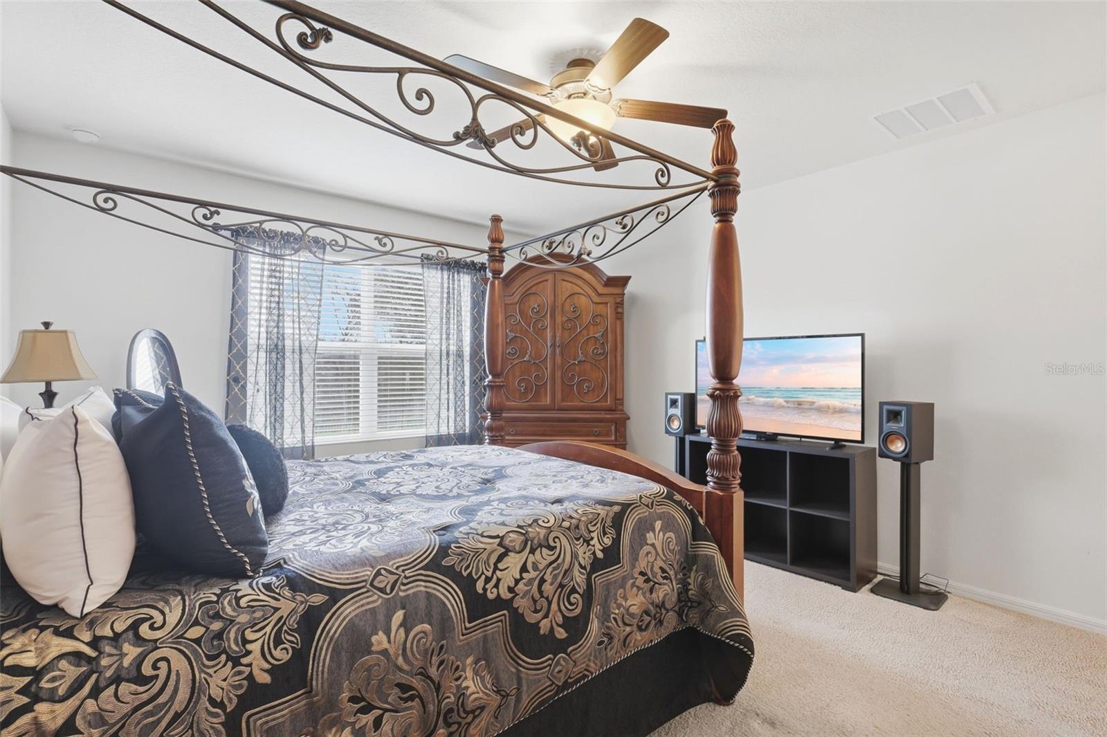 HUNTINGTON DOWNS - Residential