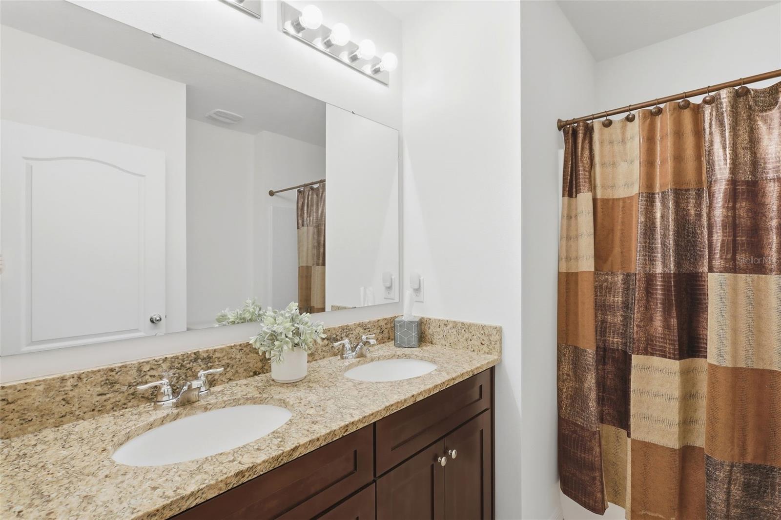 HUNTINGTON DOWNS - Residential