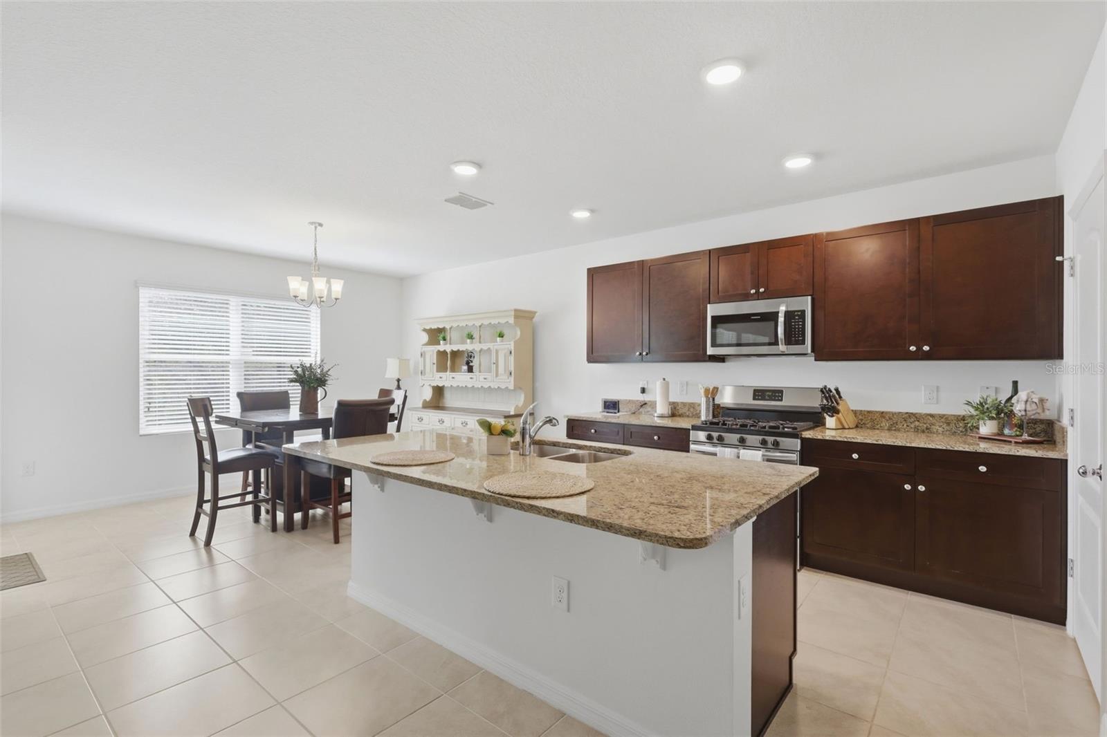 HUNTINGTON DOWNS - Residential