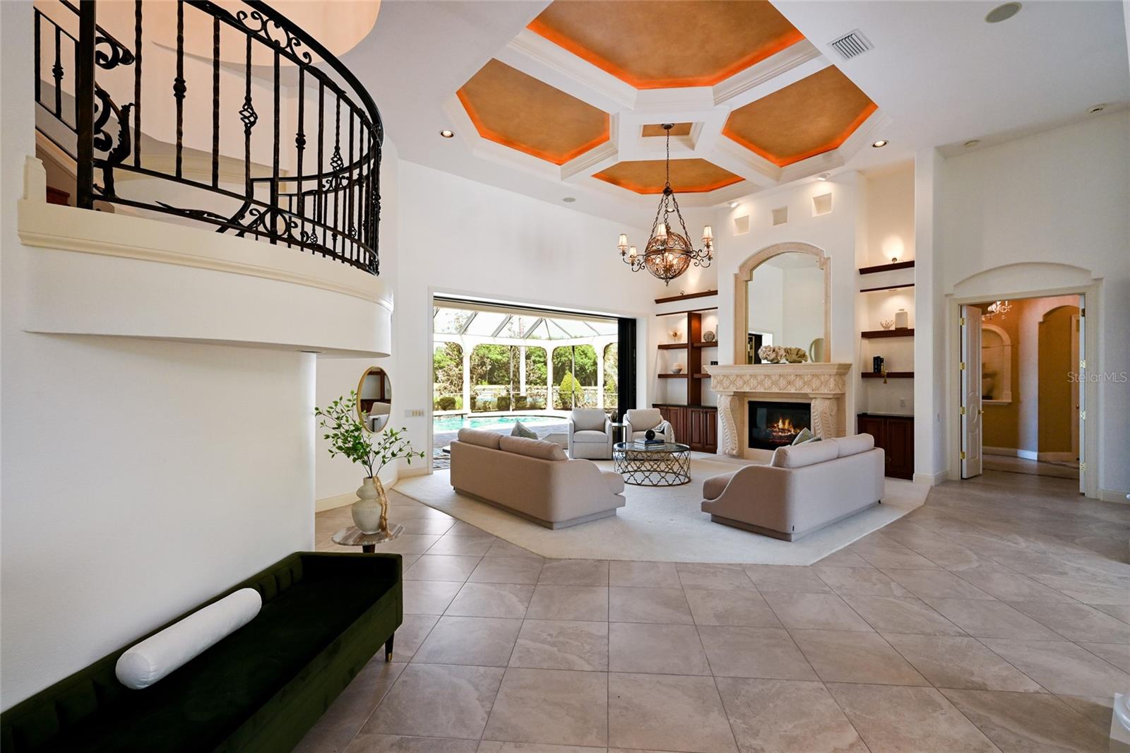 FOUNDERS CLUB - Residential