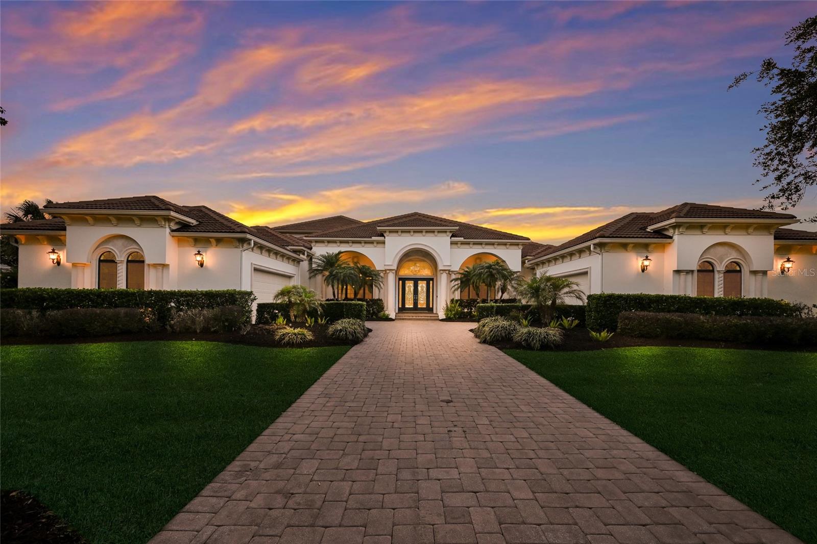 FOUNDERS CLUB - Residential