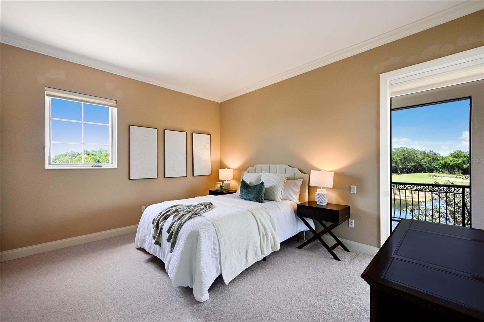 FOUNDERS CLUB - Residential