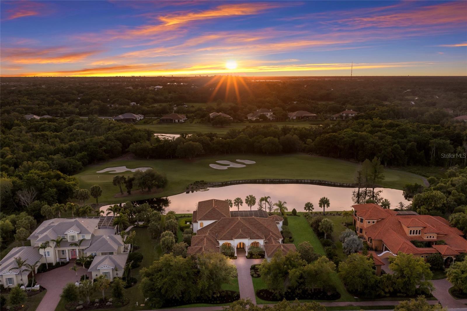 FOUNDERS CLUB - Residential