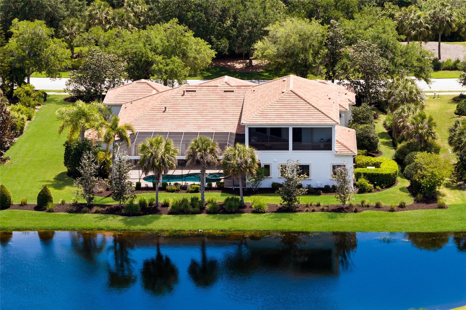 FOUNDERS CLUB - Residential