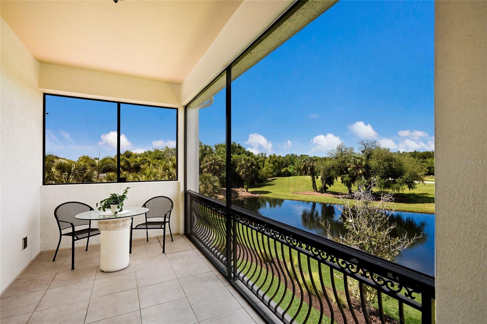 FOUNDERS CLUB - Residential