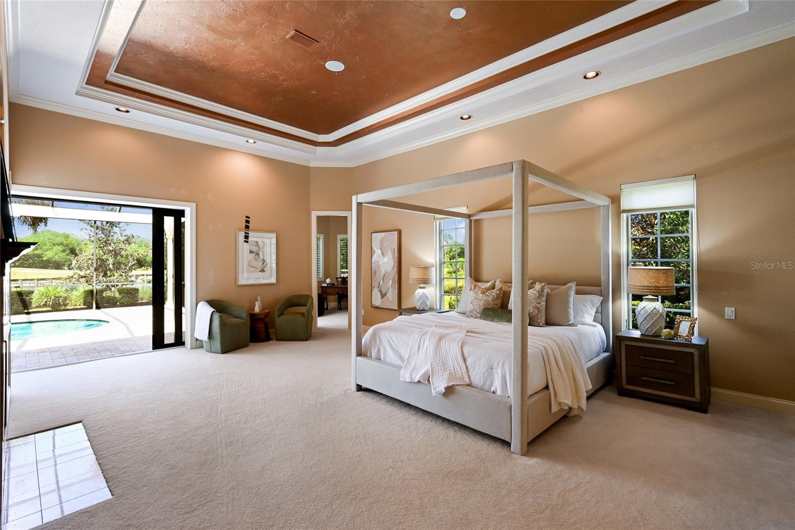 FOUNDERS CLUB - Residential