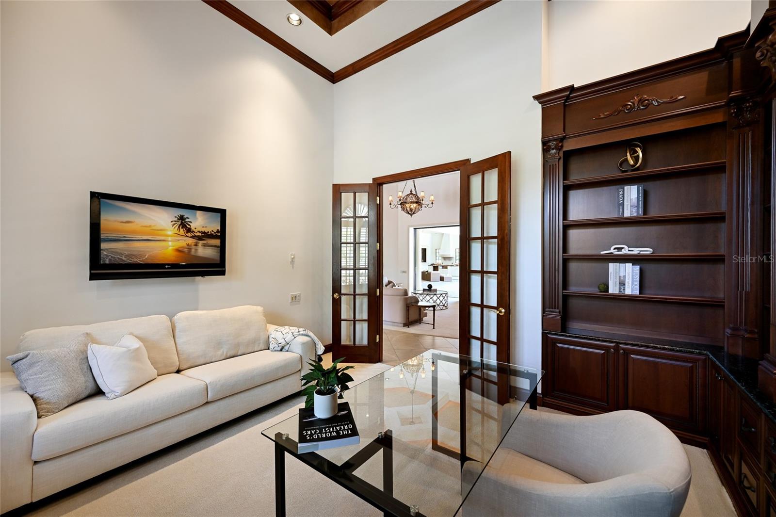 FOUNDERS CLUB - Residential