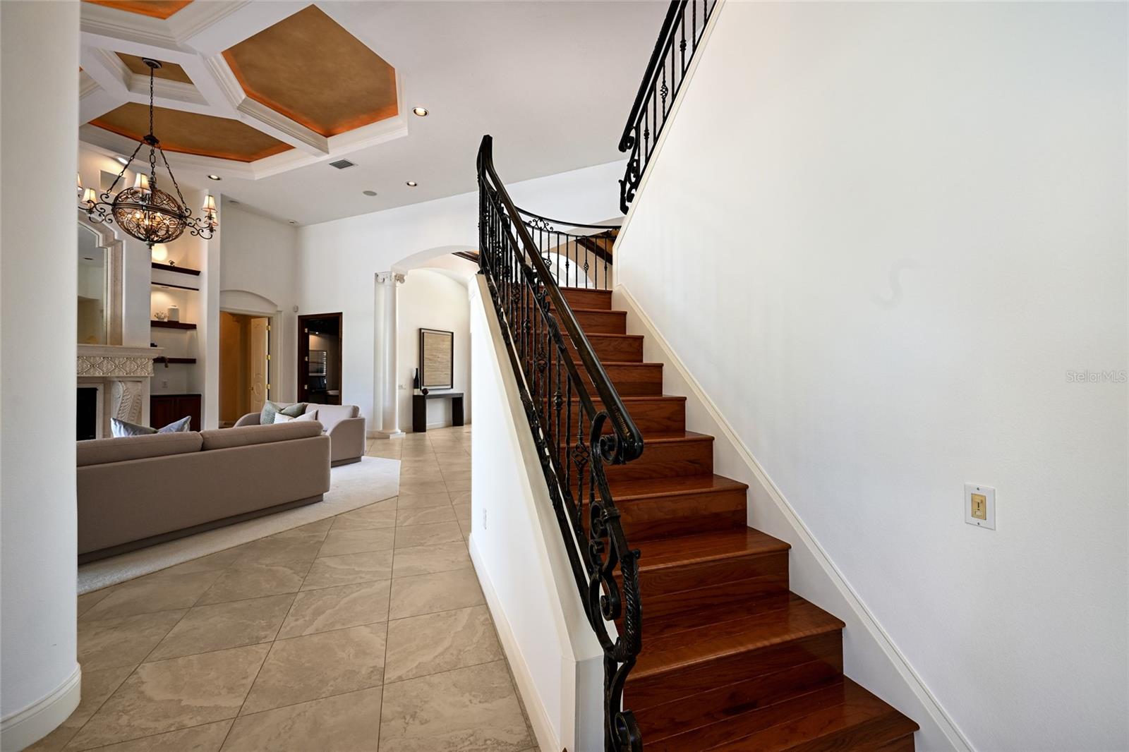 FOUNDERS CLUB - Residential