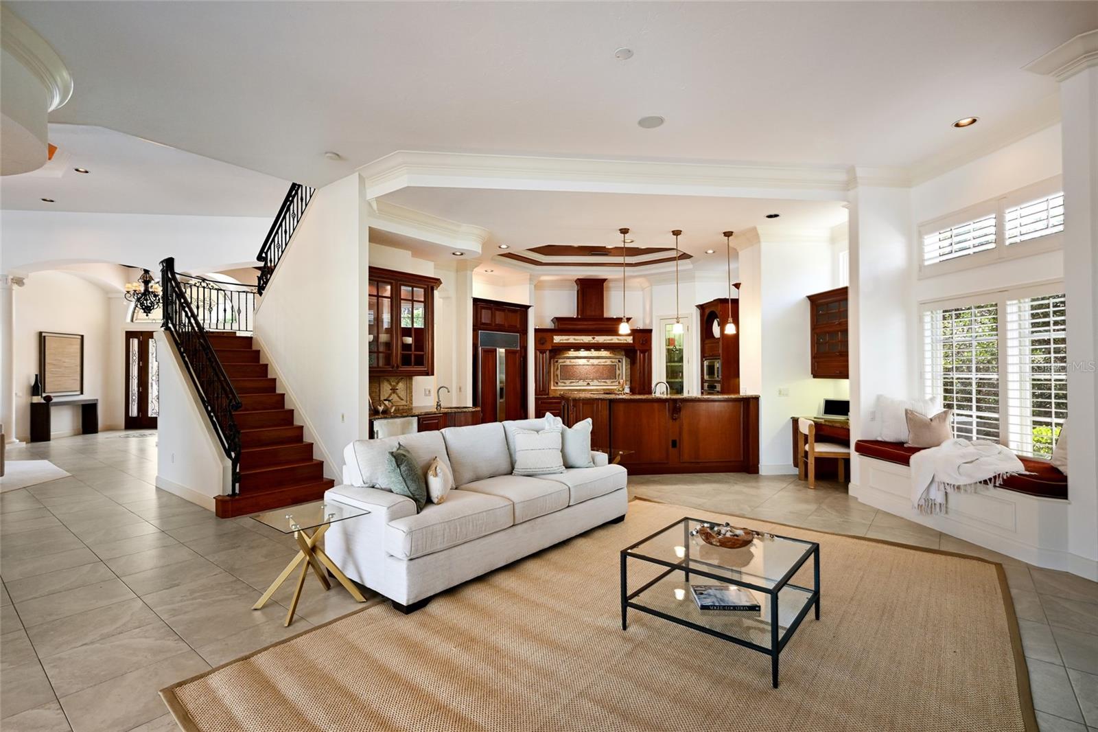 FOUNDERS CLUB - Residential