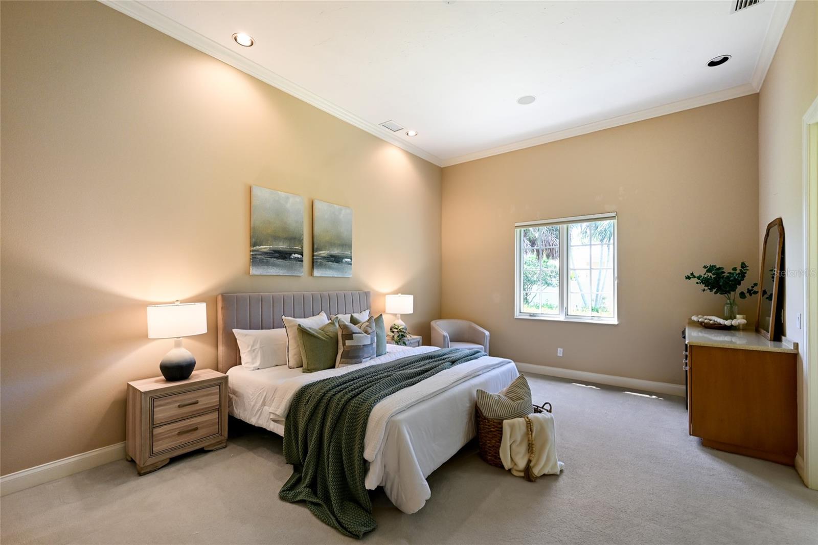 FOUNDERS CLUB - Residential