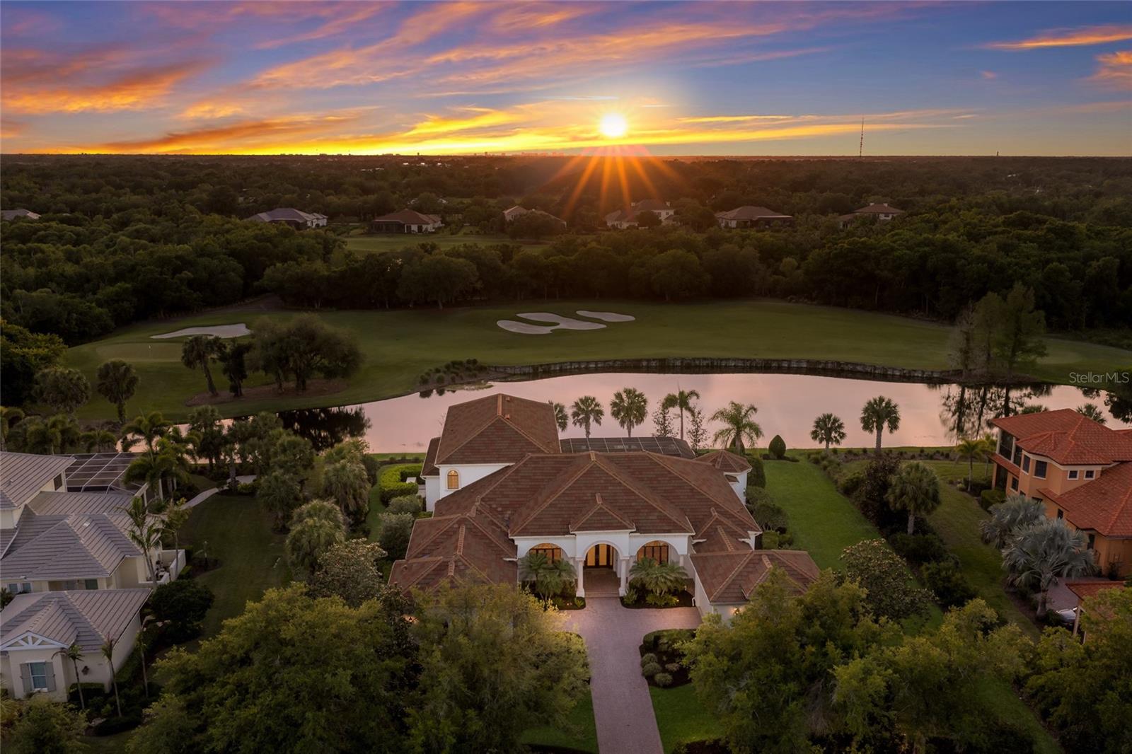 FOUNDERS CLUB - Residential