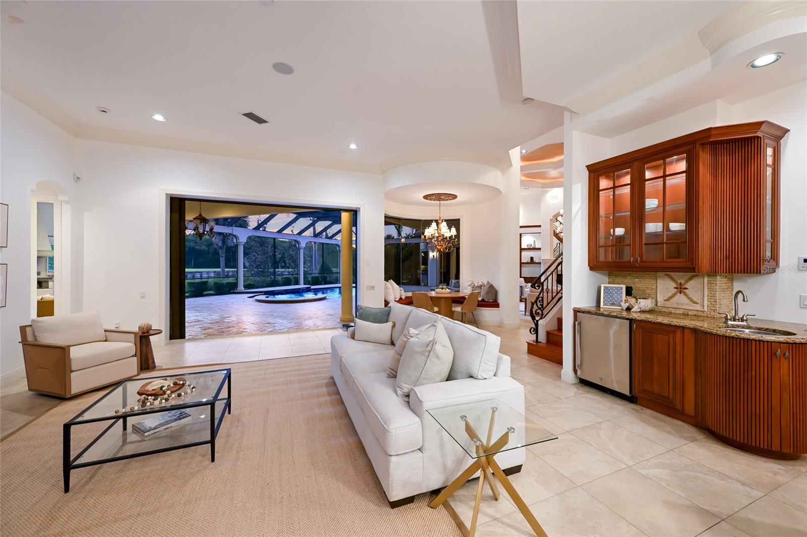 FOUNDERS CLUB - Residential