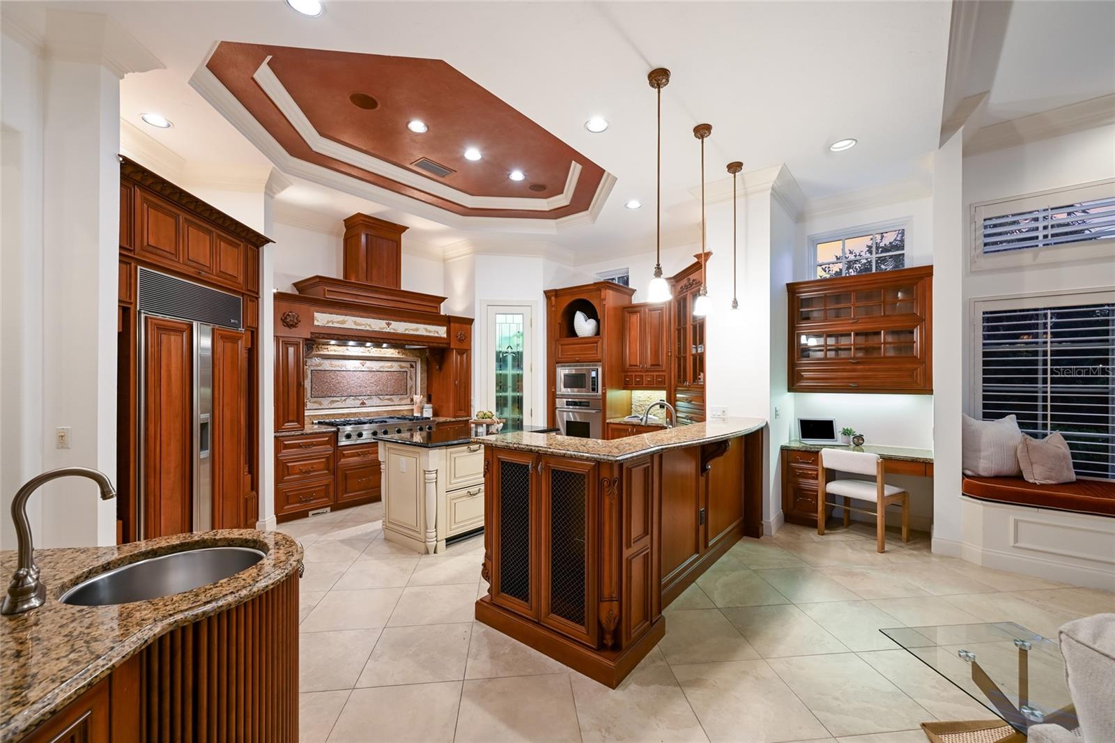 FOUNDERS CLUB - Residential