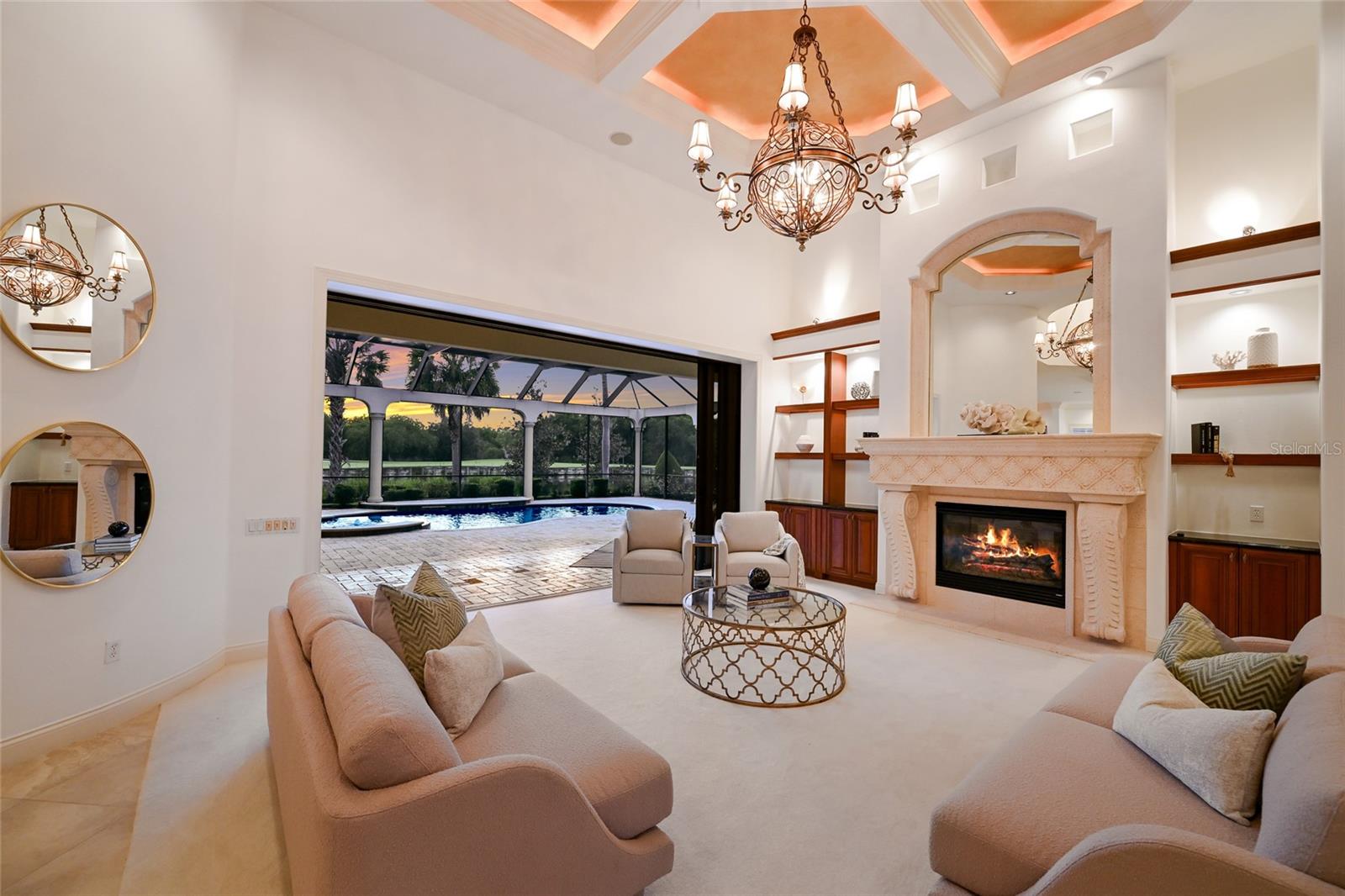 FOUNDERS CLUB - Residential