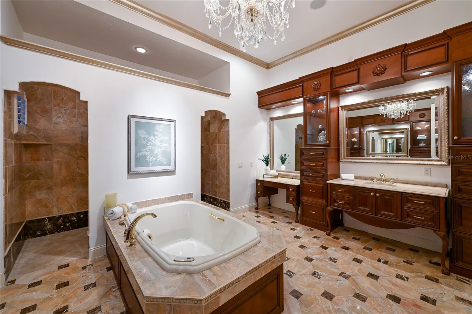 FOUNDERS CLUB - Residential