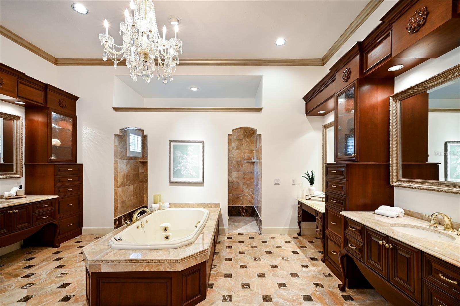 FOUNDERS CLUB - Residential