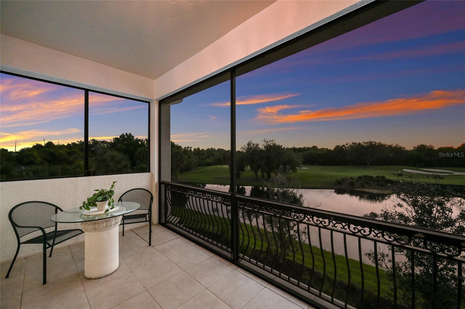 FOUNDERS CLUB - Residential