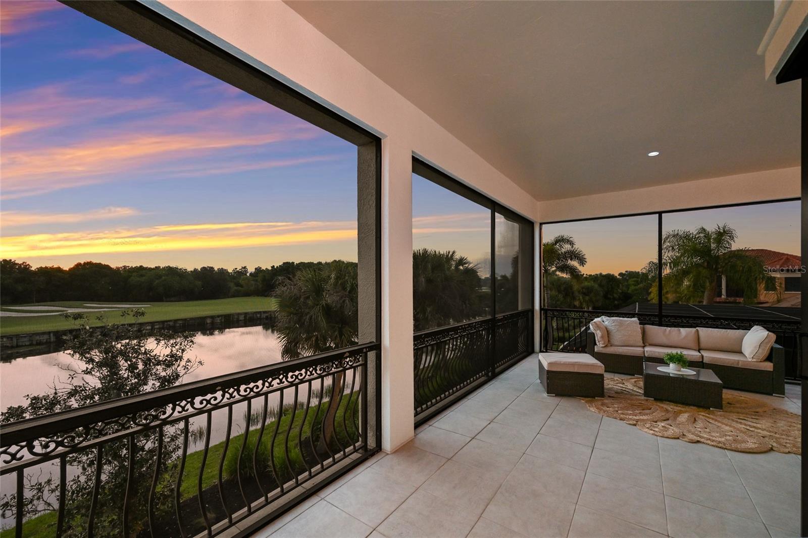 FOUNDERS CLUB - Residential