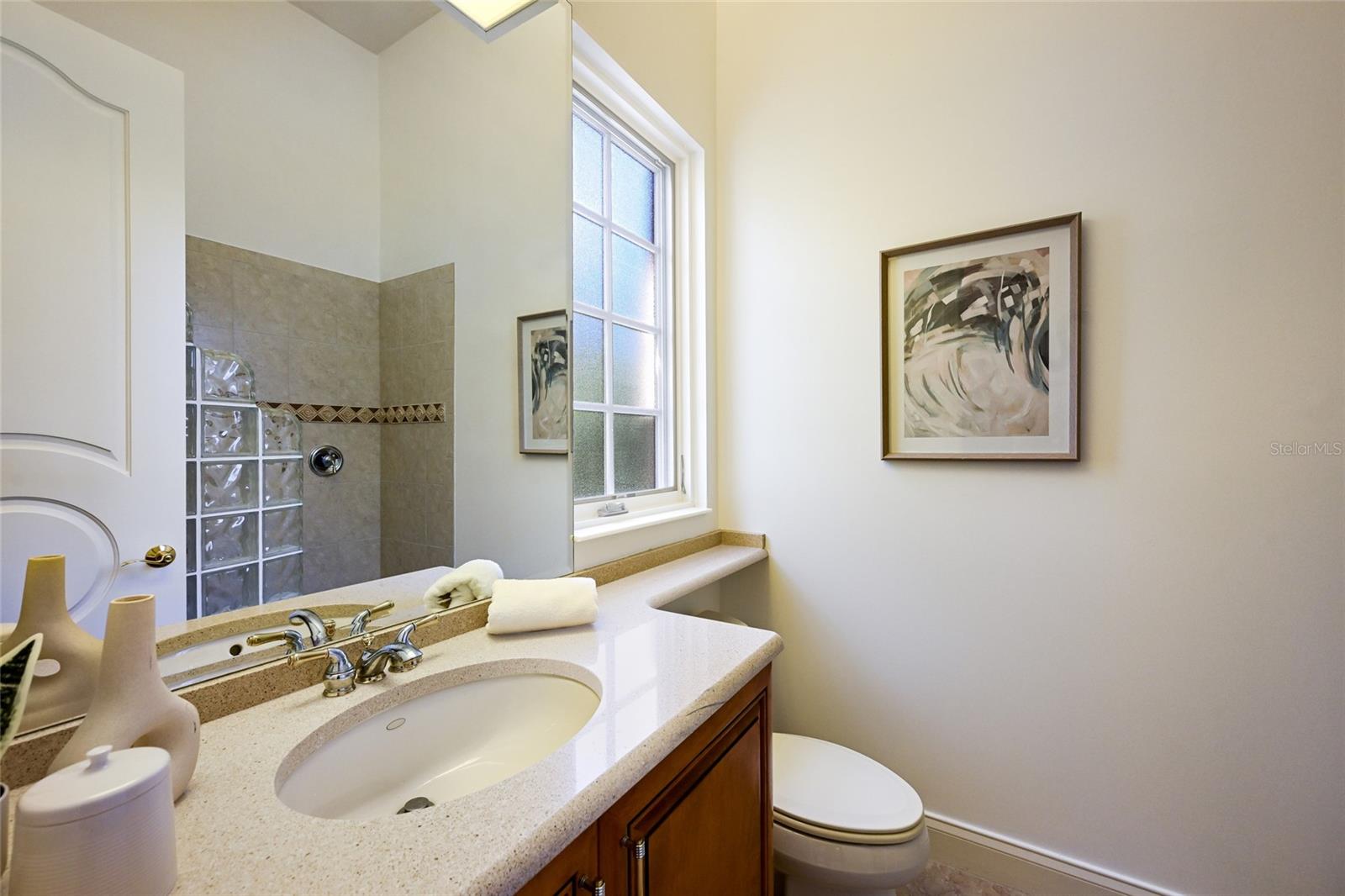 FOUNDERS CLUB - Residential