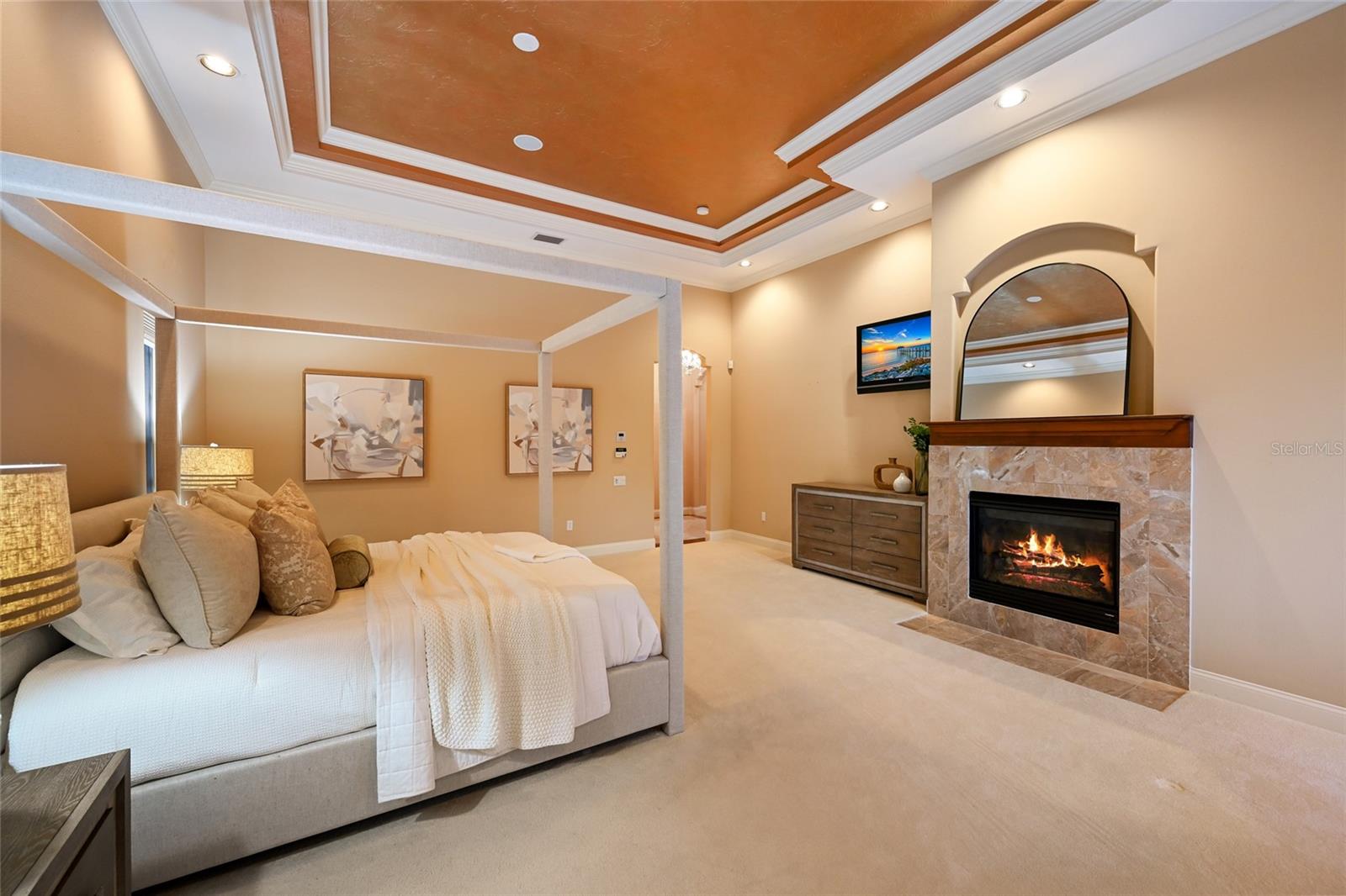 FOUNDERS CLUB - Residential