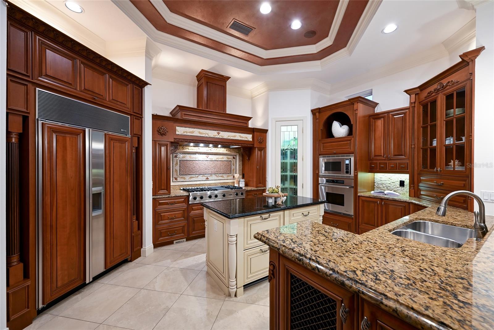 FOUNDERS CLUB - Residential