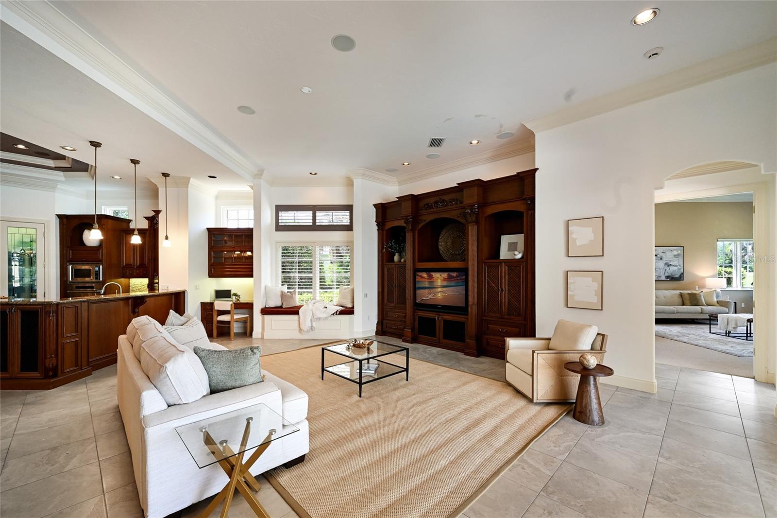 FOUNDERS CLUB - Residential