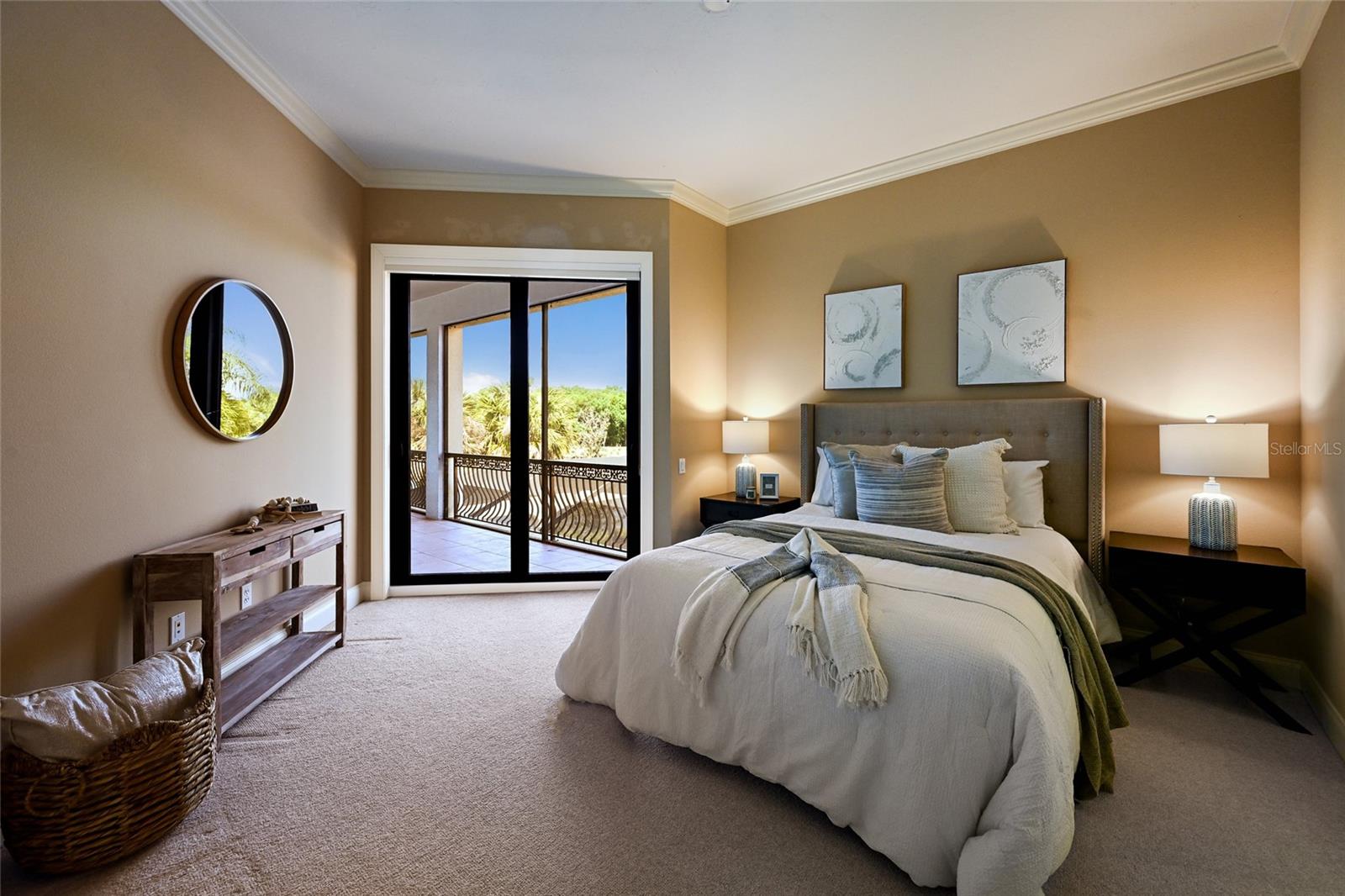 FOUNDERS CLUB - Residential